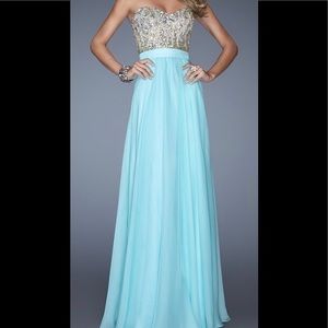 Strapless sweetheart style formal gown size 8